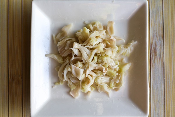 jackfruit-summer-vegetable-udon-salad